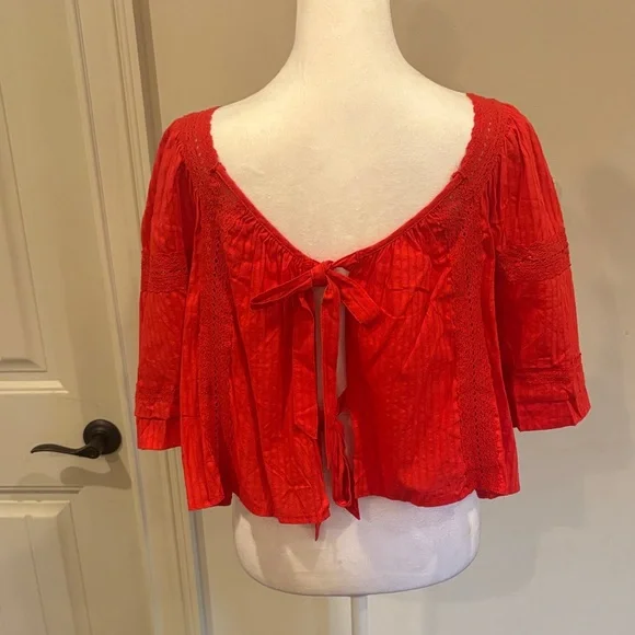 Elegant Red Square Neck Blouse - Picture 3 of 3